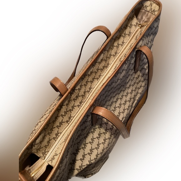 MICHAEL KORS EMRY JET SET SIGNATURE TOTE LEATHER TRIM LARGE ZIP TOTE - Picture 7 of 16